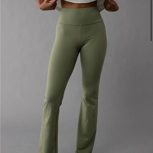 American Eagle The Everything flare leggings in sage green